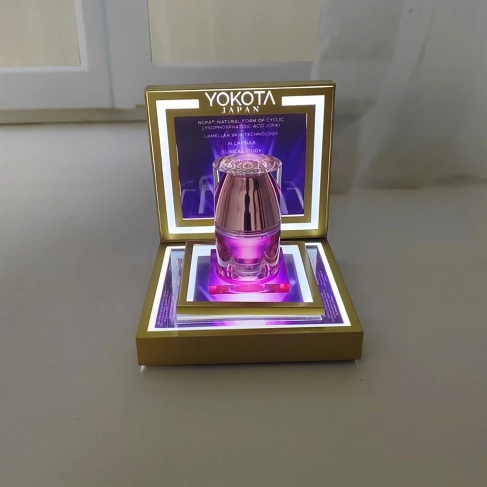 high-quality-acrylic-cosmetics-display-stand-commercial-display-product-gallery-view-01(001)