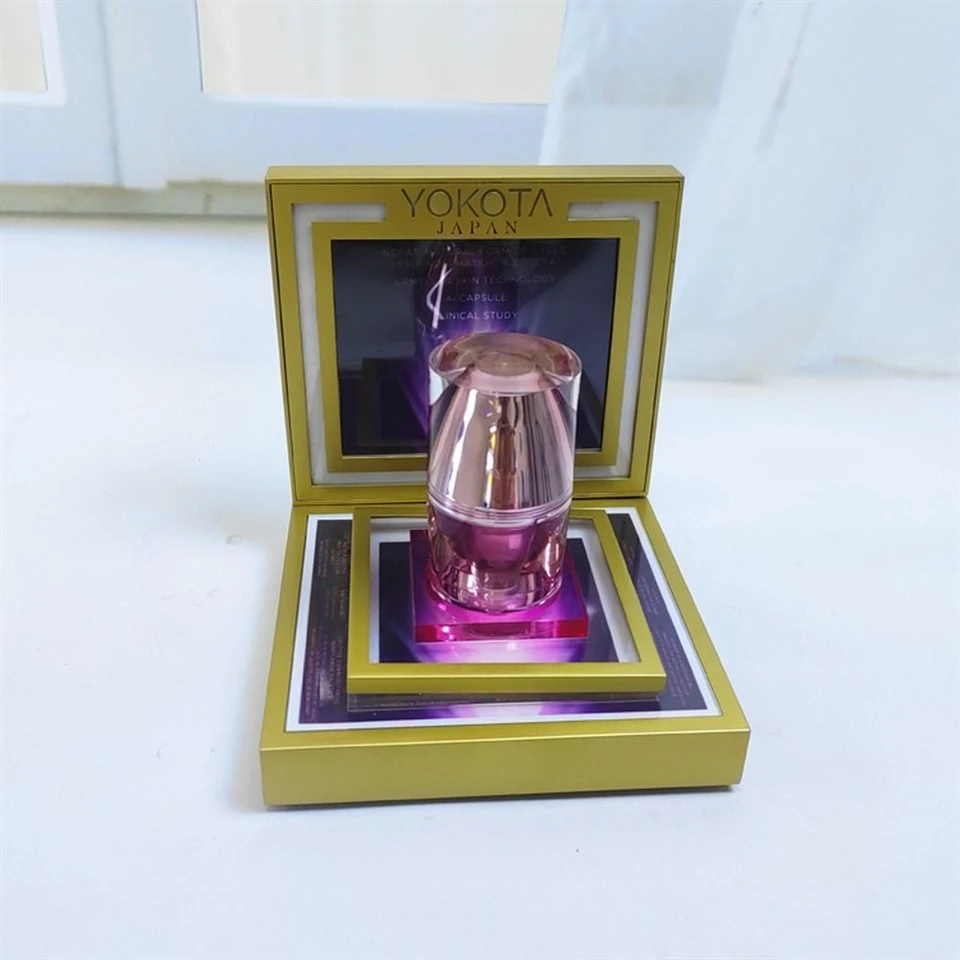 high-quality-acrylic-cosmetics-display-stand-commercial-display-product-gallery-view-04(001)
